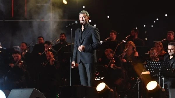 زيديني عشقا.. كاظم الساهر يطرب جمهوره في لبنان شاهد أحيا الفنان كاظم الساهر، حفلا غنائيا ساهرا له ليلة أمس الجمعة 5 يوليو، في العاصمة اللبنانية