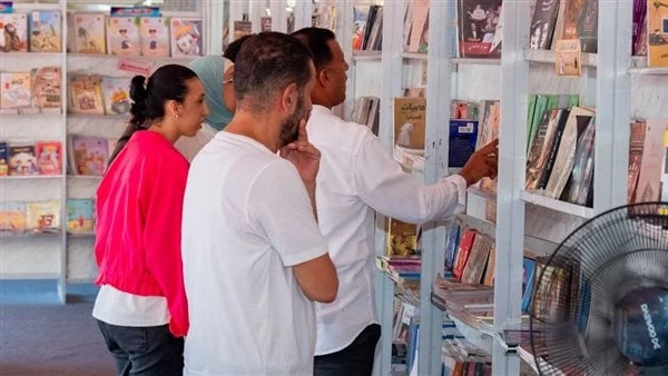 إقبال كبير على جناح هيئة الكتاب في معرض بورسعيد السابعيشهد جناح الهيئة المصرية العامة للكتاب، برئاسة الدكتور أحمد بهي الدين، في معرض بورسعيد السابع