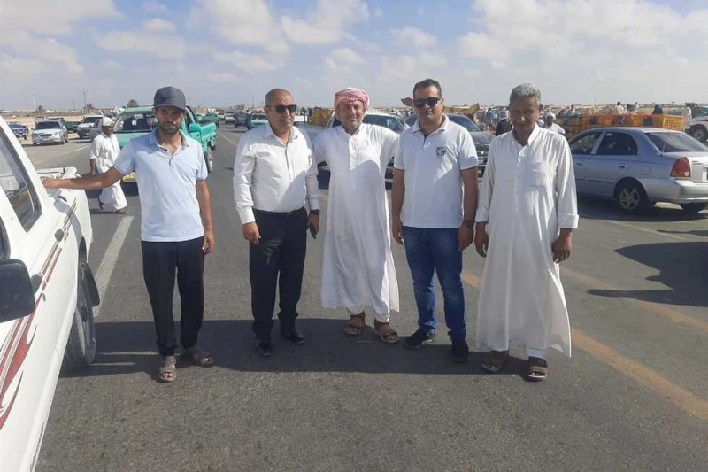 رئيس مركز ومدينة الشيخ زويد يتفقد سوق الجورة ب شمال سيناء تفقد ا. صالح محمد أبو هولي رئيس مركز ومدينة الشيخ زويد سوق الجورة في إطار توجيهات اللواء دكتور خالد مجاور، محافظ شمال سينا