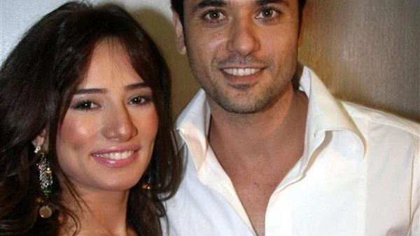 بسبب أجر خادمة توأمها.. دعوى جديدة من زينة ضد أحمد عز افاق عربية - تقدم المحامي معتز الدكر، دفاع الفنان زينة، بدعوى إلى محكمة الأسرة من أجل إلزام