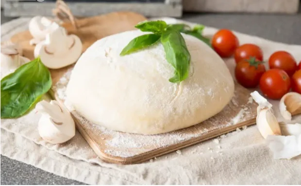 تعرف على تفسير العجين في المنام لكبار العلماء العجين في المنام، هناك رموز عديدة يحملها مشاهدة العجين في الحلم، ويمكن القول إن العجين الطازج قد يرتبط بالبشرى والخير والحياة التي تمت