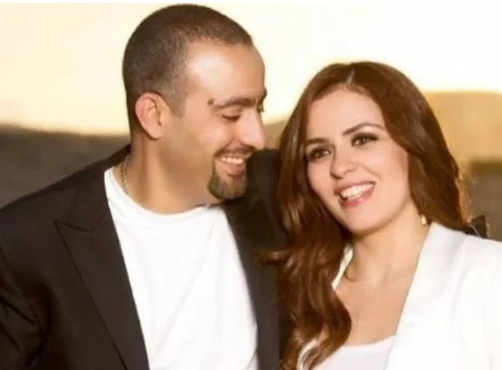 اللي بعده جريدة افاق عربية لا يهدأ الحديث عن انفصال الفنان المصري أحمد السقا عن زوجته الإعلامية مها الصغير، إلا ليشتعل مجددا.ومنذ ساعات انتشر خبر