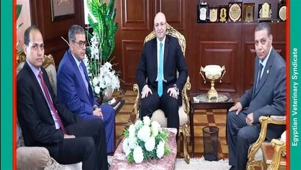 نقيب البيطريين: تنمية الثروة الحيوانية والداجنة في بني سويفألتقى وفد من نقابة الأطباء البيطريين برئاسة الدكتور مجدي حسن النقيب العام، السبت، الدكتور