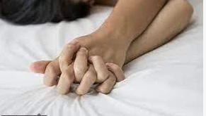 ما تفسير حلم الجماع مع غير الزوج لابن سيرين؟ تفسير حلم الجماع مع غير الزوج، إن رؤية الجماع من الرؤى الدالة على الشراكة والمنفعة والمنصب والترقية، كما