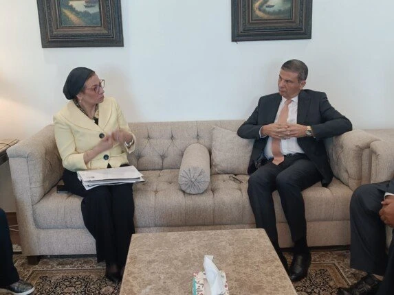 وزيرا الزراعة والبيئة يبحثان دعم صغار المزارعين للتكيف مع التغير المناخياستقبل علاء فاروق وزير الزراعة واستصلاح الأراضي، الدكتورة ياسمين فؤاد وزير