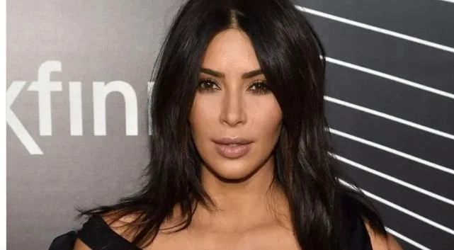 فن: كيم كارداشيان تعترف: نقلت مرضا نادرا لابني اقرأ في أفاق عربية كيم كارداشيان تعترف نقلت مرضا نادرا لابني، اعترفت نجمة تلفزيون الواقع،بحسب ما نشر جريدة الأسبوع، تستمر تغطيتنا حيث