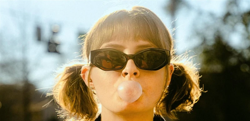 انتبهوا... عواقب غريبة لابتلاع العلكة صحة شاهد المقال التالي من صحافة لبنان عن انتبهوا . عواقب غريبة لابتلاع العلكة، حذر فريق من الخبراء من عواقب ابتلاع العلكة على الصحة، حيث قد يؤ