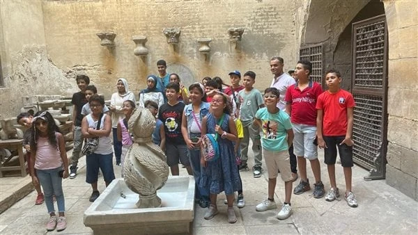 جولات أتوبيس الفن تصل بالأطفال إلى متحف جاير أندرسون نظم أتوبيس الفن الجميل، زيارة ميدانية لمتحف جاير أندرسون - بيت الكريتليه، لعدد من أطفال مكتبة 6 أكتوبر بالعجوزة، ضمن أجندة الفع