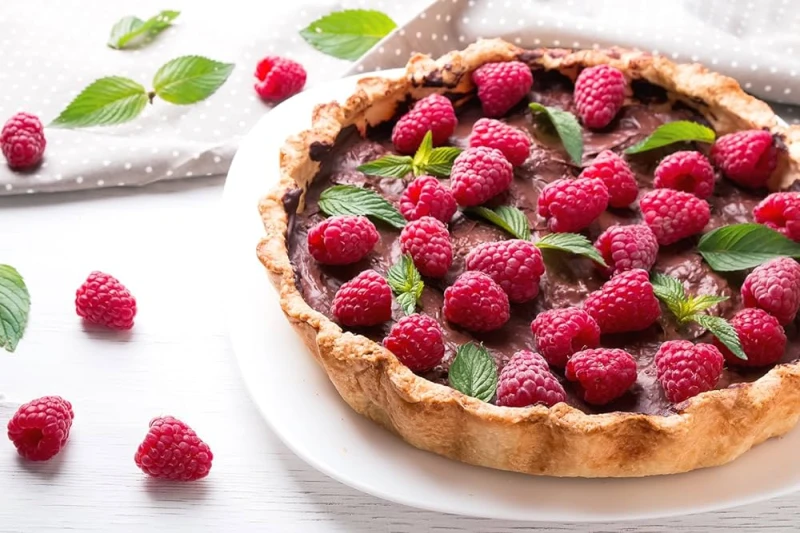 فطيرة التوت الفرنسية بطريقة سهلةالمقادير طحين : كوب (لجميع الاستخدامات، الطبقة الخارجية) ملح : نصف ملعقة صغيرة (الطبقة الخارجية) سمن : تلت كوب