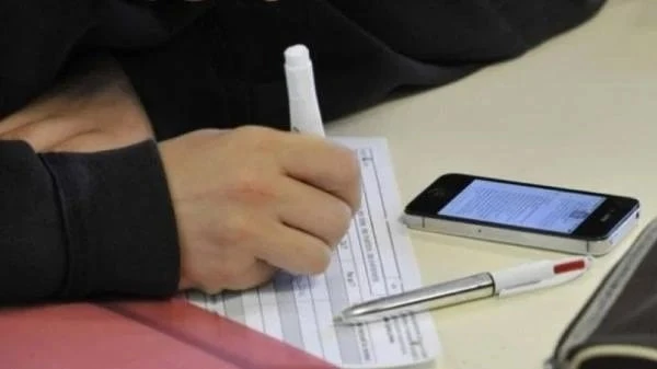 التعليم تحقق في مزاعم تداول امتحان الديناميكا للثانوية العامة 2024تداول امتحان الديناميكا للثانوية العامة 2024.. أكد مصدر بغرفة عمليات وزارة التربية والتعليم، أن فريق مكافحة الغش ا