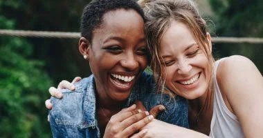 عادات بسيطة تعزز إفراز هرمونات السعادةإفراز هرمونات السعادةدائما ينتج جسم الإنسان مواد كيماوية تسمىهرمونات السعادة، مثل السيروتونين والدوبامين