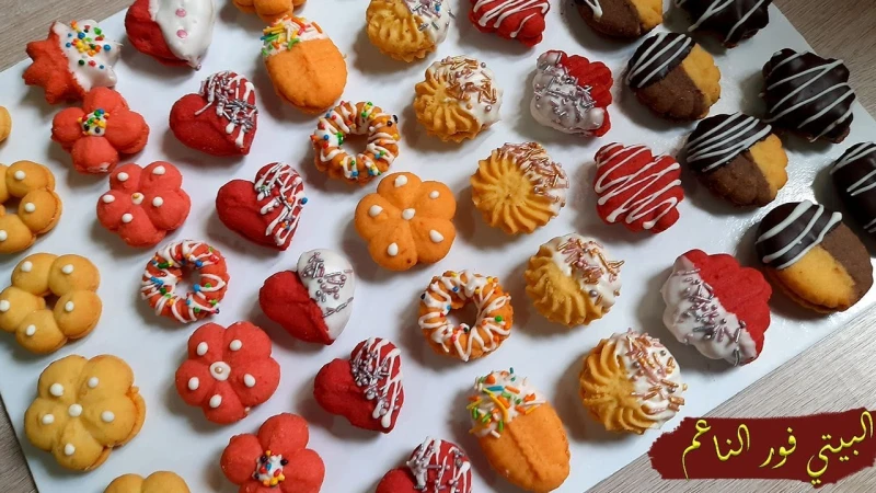 حلوى لذيذة وسهلة التحضير البيتي فور الدايب بطعم مميز لتقديمه كسناك شهي البيتي فور هو نوع من الحلوى الفرنسية التي تتميز بحجمها الصغير وقوامها الناعم