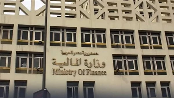 لدعم الموازنة العامة .. الحكومة تقلص اقتراضها من البنوك 5.25 مليار جنيهقلصت الحكومة من حجم اقتراضها المستهدف من البنوك خلال الأسبوع الجاري بمقدار