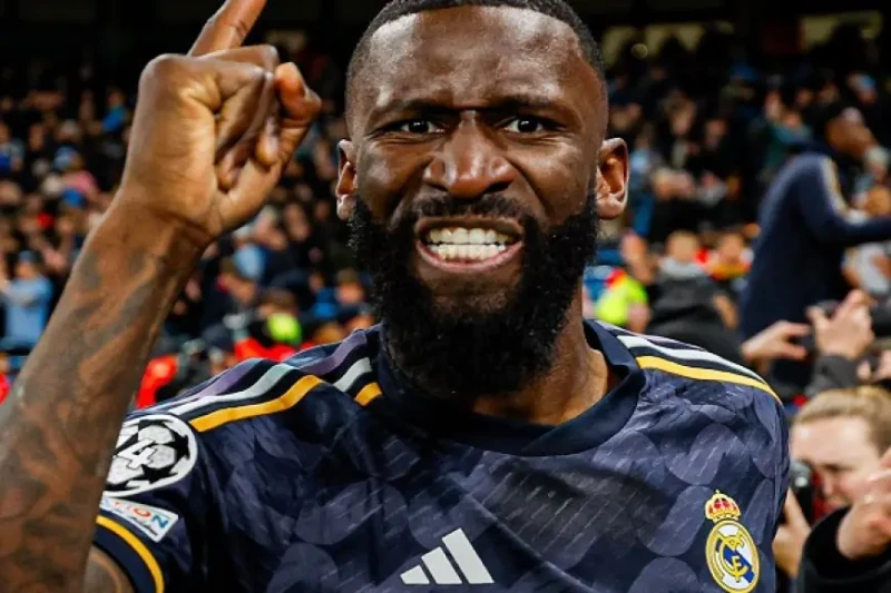 روجر يحسم موقفه من عرض اتحاد جدة الضخمأعلن المدافع الألماني أنطونيو روديجر من ريال مدريد عن رفضه للعرض الكبير الذي تلقاه من نادي اتحاد جدة السعودي