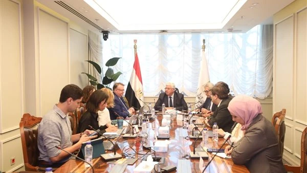 وزير التعليم العالي يناقش آليات الارتقاء بقدرات الطلاب المهنية وإكسابهم المهارات المطلوبة للتوظيف استقبل الدكتور أيمن عاشور وزير التعليم العالي والبحث العلمي، د. ديدرى هيوز المستشا