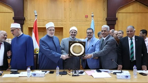 مجلس جامعة الأزهر: الدكتور محمد الشربيني أسهم في ملف الجودة وحاز على احترام الجميعأشاد مجلس جامعة الأزهر في اجتماعه، أمس الثلاثاء، الذي عقد برئاسة