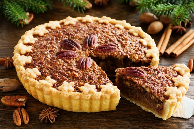 فطيرة الموز بالبيكان بطريقة سهلةالمقادير البيض : 3 حبات السكر البني : ثلاث أرباع الكوب الفانيليا : ملعقة كبيرة الزبدة : نصف كوب الموز : كوبان ونصف (ناضج تماما ومهروس) دقيق : 2 كوب