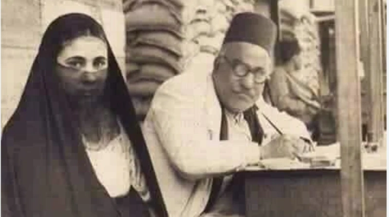 لو على البراءة ناوي روح للغلباوي.. قصة محاماة ما قبل الحقوق أنا عندي بغبغان.. غلباوي بنص لسان، كلمات أغنية للفنانة وردة تصف بها هذا الطائر الجميل بأنه كثير الجدال، إلا أن الكثيرين