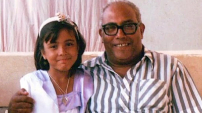 مي كساب تستعيد ذكرياتها مع والدها الراحل: كنت أب عظيم استعادت الفنانة مي كساب، ذكرياتها بنشر صور تجمعها مع والدها الراحل في ذكرى وفاته الأولى. وقالت مي كساب عبر حسابها على إنستجرام