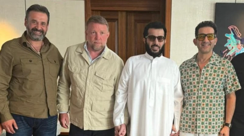 بعد وقف فيلم أحمد حلمي.. علاء مبارك: مش عايزين نكون نونو أثنى علاء مبارك، نجل الرئيس الأسبق حسني مبارك، على قرار وقف تنفيذ الفيلم الجديد النونو، الذي كان مقررا أن يتم البدء في تنفي