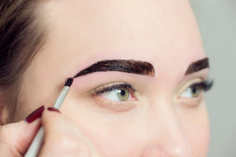 بديل التاتو.. طريقة صبغ الحواجب بالقهوة في البيت بمكونات طبيعية وبدون الذهاب إلى صالونات التجميل من الممكن أن يتم عمل أفضل صبغة طبيعية منزلية بالقهوة