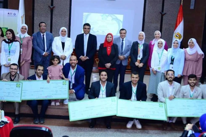 انطلاق فعاليات دورة احتضان جديدة للتكنولوجيا الحيوية بزراعة عين شمس (تفاصيل) أعلنت كلية الزراعة بجامعة عين شمس بالتعاون مع جامعة النيل وأكاديمية