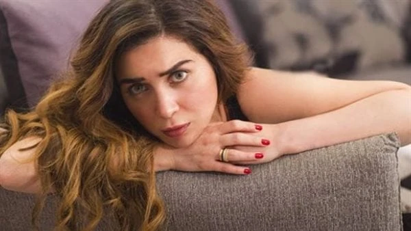 أحدث ظهور ل مي عز الدين خلال زفاف بتول الحدادحرصت الفنانة مي عز الدين على حضورها حفل زفاف المنتج مصطفى الغزولي على الفنانة بتول الحداد .وتألقت مي عز