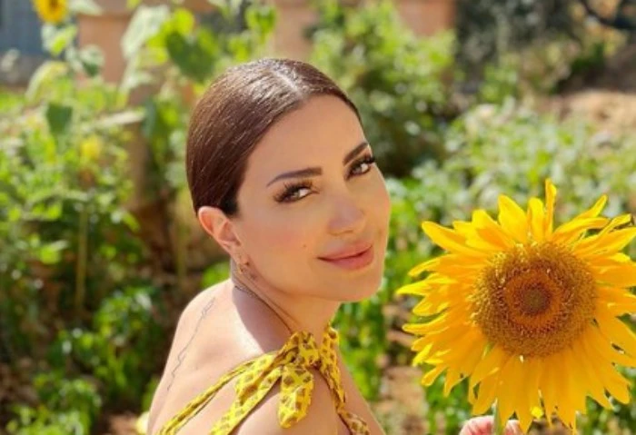 خلاف بين نسرين طافش وزوجها في المصيف (خاص) كشفت الفنانة نسرين طافش، عن تفاصيل الشخصية التي تقدمها خلال أحداث فيلم المصيف، الذي تواصل تصويره في الفترة