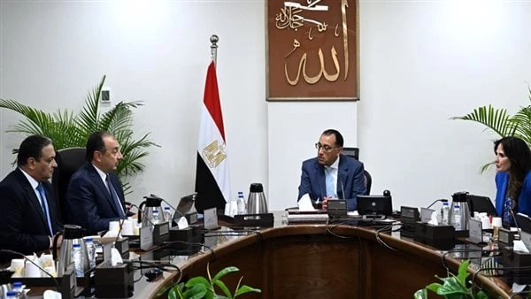 رئيس الوزراء يتابع موقف تطوير المشروعات الصناعية للغزل والنسيج والألومنيوم والسياراتالتقى الدكتور مصطفى مدبولي، رئيس مجلس الوزراء، اليوم، المهندس