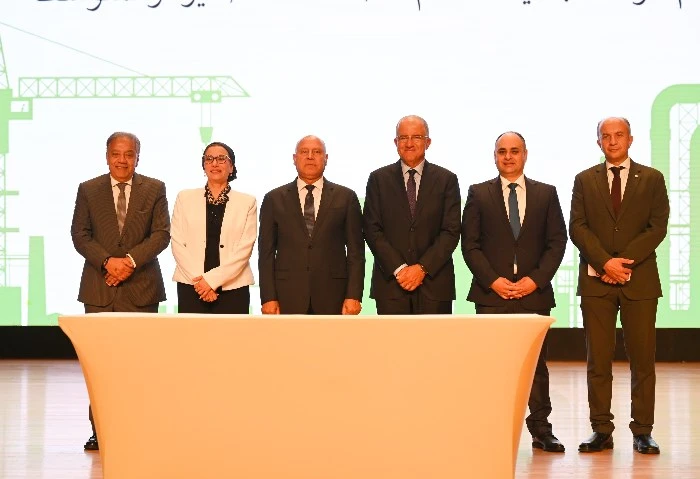 توقيع بروتوكولي تعاون لتحسين الأداء البيئي للقطاع الصناعي شهد الفريق مهندس كامل الوزير، نائب رئيس مجلس الوزراء للتنمية الصناعية، وزير الصناعة والنقل،