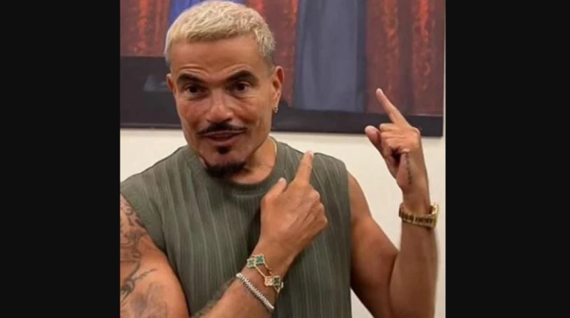 بقيمة 658 ألف جنيه.. عمرو دياب يثير الجدل بسوار جديد في السعودية يتصدر الفنان عمرو دياب بين الحين والآخر التريند، بإثارة حالة من الجدل على مواقع