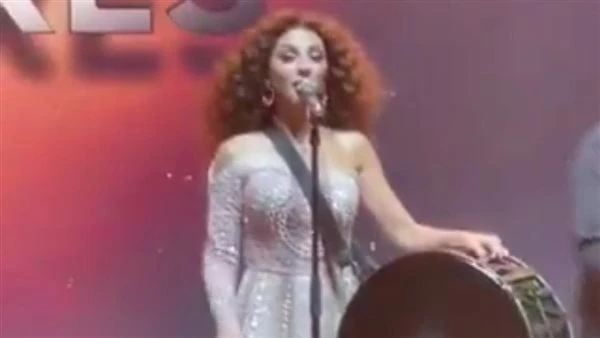 بدون بطانة.. شاهد فستان ميريام فارس بعد التعديل في المغرب أحيت اللبنانية ميريام فارس حفلا ضمن فعاليات مهرجان أليف للموسيقى العربية الحديثة. اختارت