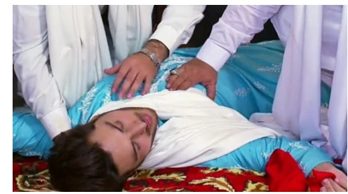 تأويلات ابن سيرين لرؤية حضن الميت في المنام حضن الميت في المنام، مما لا شك فيه أن الرؤى التي تتعلق بالموت والموتى تبعث في القلب نوع من الرهبة والفزع،