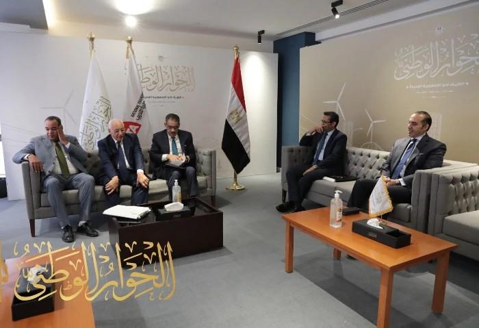 أعضاء الحوار الوطني يشكرون الرئيس السيسي لاهتمامه بملف الحبس الاحتياطي وجه محمد أنور السادات رئيس حزب الإصلاح والتنمية، والحقوقي نجاد البرعي عضو مجلس