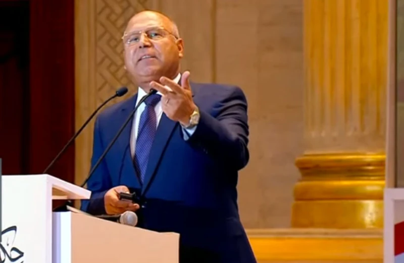 في يوم الإجازة.. كامل الوزير يبحث سبل تنمية وتطوير صناعة الملابس الجاهزة بحث الفريق مهندس كامل الوزير نائب رئيس مجلس الوزراء للتنمية الصناعية وزير