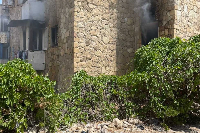 حريق هائل يلتهم شقة في وحدة سكنية بمنطقة الشيخ زايد بالإسماعيلية شب حريق هائل بشقة داخل عمارة سكنية مكونة من 6 طوابق بإحدي العمارات السكنية بمنطقة