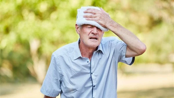 احترس.. أعراض خطيرة لضربة الشمس الخطيرة حذرت الهيئة العامة ل الأرصاد الجوية من أجواء شديدة الحرارة تؤثر على حالة الطقس اليوم الخميس وغدا الجمعة على