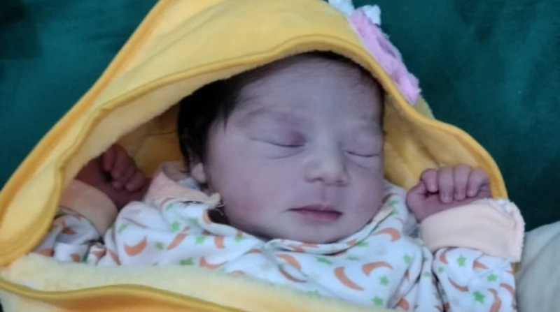 ولادة طفلة أثناء امتحانات الثانوية.. والأب: نور على الطلاب في أثناء امتحان اللغة الإنجليزية للثانوية العامة، داهمت آلام الولادة، الطالبة ياسمين عزمي فتحي، داخل لجنة مدرسة طامية في