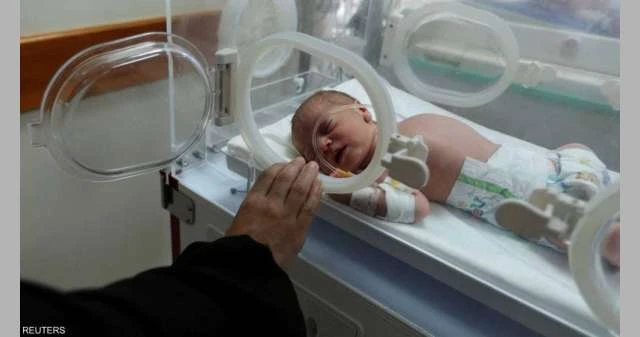 الطفل المعجزة.. رضيع فلسطيني يخرج حيا من رحم أمه المتوفاة بقطاع غزة لايف ستايل شاهد المقال التالي من صحافة البحرين عن الطفل المعجزة رضيع فلسطيني يخرج