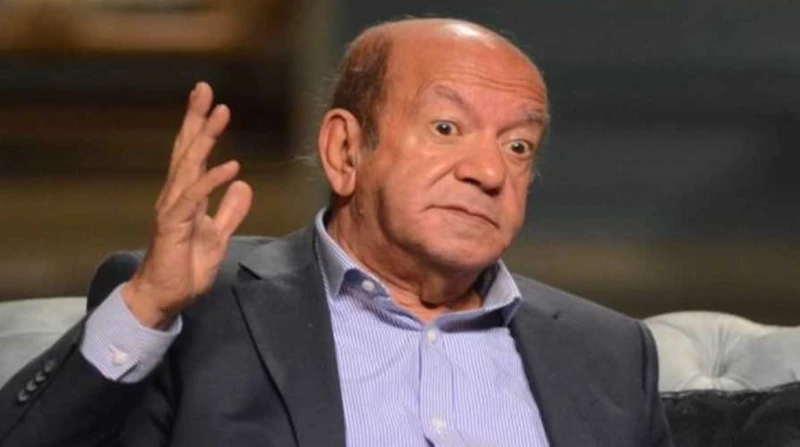لطفي لبيب يحطم شائعة اعتزاله بتصوير فيلمين (خاص) طمأن الفنان لطفي لبيب، جمهوره ومحبيه عن حالته الصحية واعتزاله التمثيل، بعد تدوال شائعات حول مروره