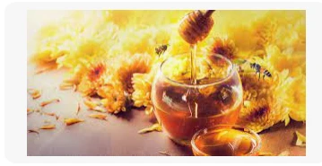 ما تفسير حلم العسل لابن سيرين والإمام الصادق؟ تفسير حلم العسل، إن رؤية العسل من الرؤى المحمودة التي تلقى استحسانا واسعا عند المفسرين، وقد تنوعت