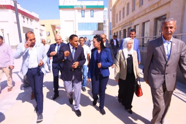 وزيرة التضامن تتفقد مجمع تحيا مصر بسيدي عبد الرحمن في العلمينتفقدت الدكتورة مايا مرسي وزيرة التضامن الاجتماعي، واللواء خالد شعيب محافظ مطروح، مجمع