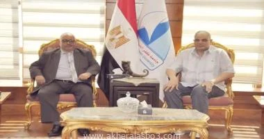 كتب - محمود الهندي استقبل الدكتور عبد الرازق دسوقي رئيس جامعة كفر الشيخ، الدكتور محمد جمال الدين السبكي مستشار وزير المالية ورئيس وحدة موازنة البرامج