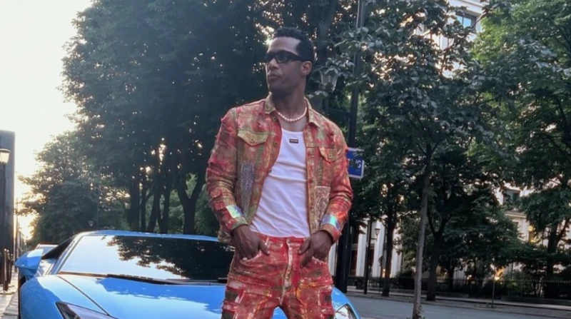 لأ مش برافو.. تعليق جديد من محمد رمضان على أزمة صفع شاب أعاد الفنان محمد رمضان الحديث عن صفعه لشاب في الساحل الشمالي، على الرغم من انتهاء الأزمة