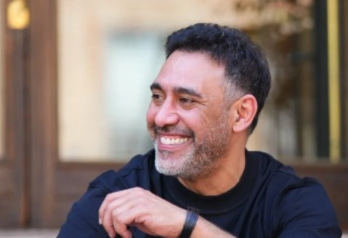 عمرو مصطفى عن أغنيته ليها فيا: بحتفل بالستات اللي بيخلوا حياتنا أحلى روج الفنان عمرو مصطفى، لطرح أغنيته الجديدة ليها فيا، والذي من المقرر أن يتم