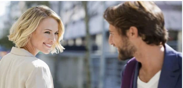 ما تفسير حلم شخص ينظر اليك من بعيد للعزباء؟ تفسير حلم شخص ينظر اليك من بعيد للعزباء، لا شك أن هذه الرؤية تبعث في القلب نوع من الحيرة والريبة، فعندما