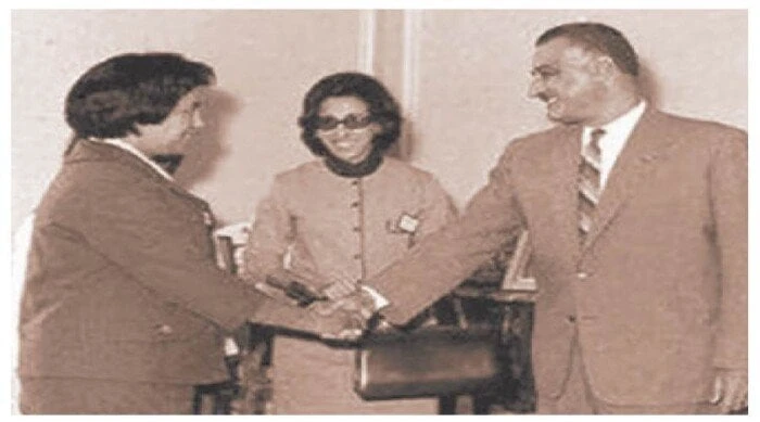 قلب الثورة الرحيم.. حكمت أبو زيد أول سيدة تتولى منصب وزيرة في مصر منوعات الاسبوع شاهد المقال التالي من صحافة مصر عن قلب الثورة الرحيم حكمت أبو زيد أول سيدة تتولى منصب وزيرة في مصر،