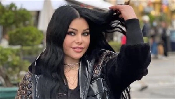 إطلالة مثيرة للفنانة هيفاء وهبي بفستان قصير والمتابعين ينبهرون بجمالهافي الساعات الأخيرة نشرت هيفاء وهبي صور جديدة لإطلالة مميزة، حيث ظهرت بفستان