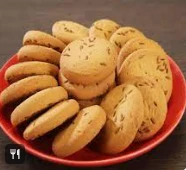 أهم تأويلات رؤية البسكوت في المنام البسكوت في المنام يدل على غلاء الأسعار، قد يكون في رغبتكم شراء شيء معين ويكون ثمنه أغلى مما تتوقعون، أما إذا حلمت