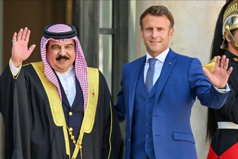 ملك البحرين يبعث برقية تهنئة للرئيس الفرنسي لنجاح حفل افتتاح أولمبياد باريسقام ملك البحرين، حمد بن عيسى آل خليفة، بتهنئة الرئيس الفرنسي إيمانويل ماكرون بنجاح افتتاح دورة الألعاب ال